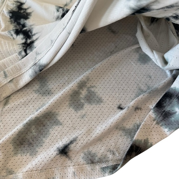 Lululemon Train to Be Tank Shibori Black Coal Tie Dye Seamless Sz 12-14 - Picture 4 of 5